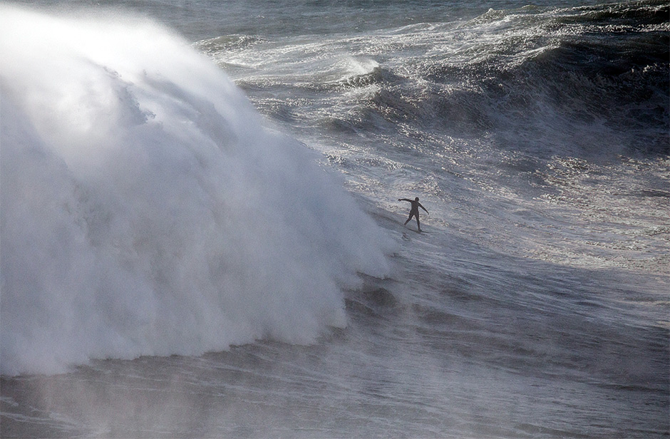 Surfen op metershoge golven in Nazaré