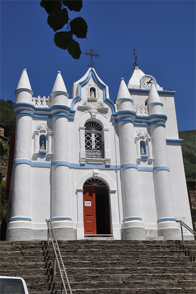 Het witte kerkje in Piódão