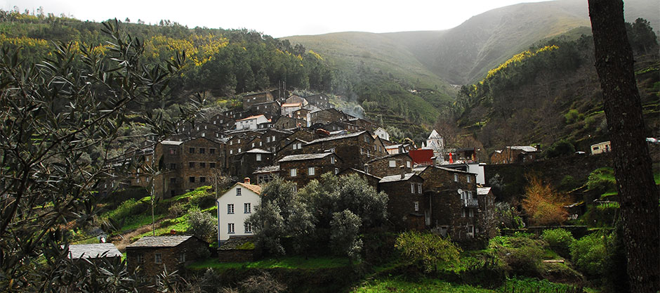 Historisch schist-dorpje piódão in Midden-Portugal