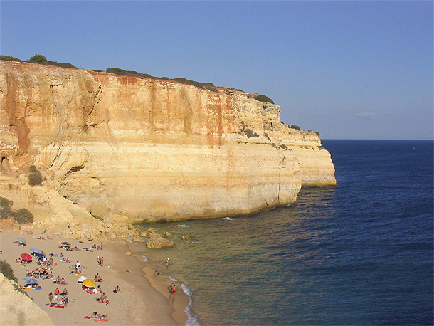 Knus strandje Praia de Benagil, Algarve