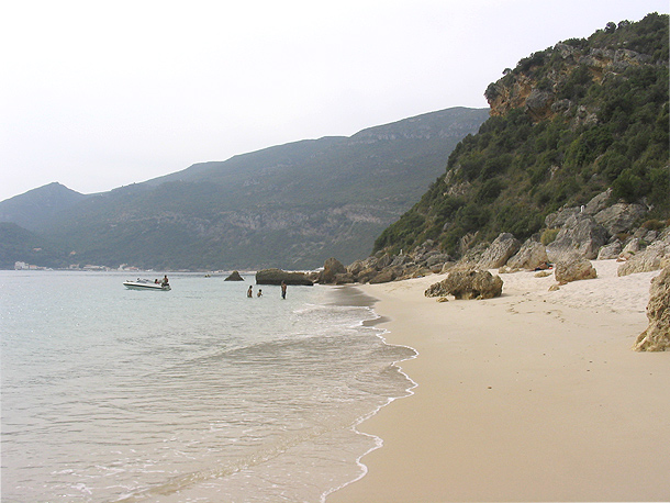 Beschut strandje in de Serra da Arrábida