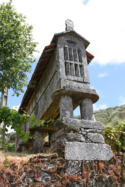 Espigueiro - graanschuurtje in de Serra da Cabreira