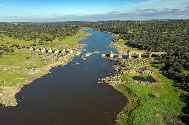Parque Natural do Vale do Guadiana en de historische brug bij Ajuda