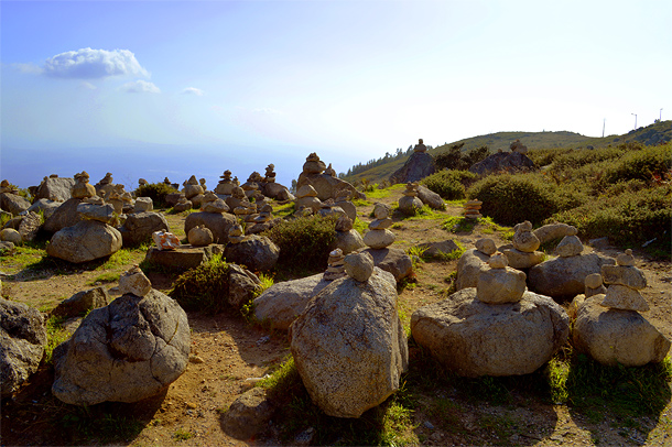 Stapelstenen op het hoogste punt van de berg Foia, Serra de Monchique