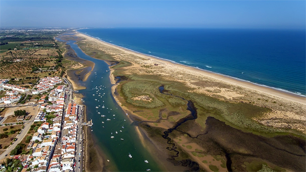 Luchtfoto Cabanas en Ilha de Cabanas