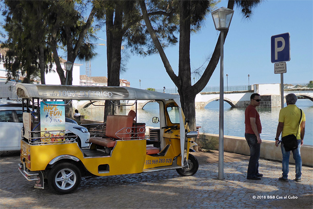 Relaxed toeren in een elektrische tuk tuk