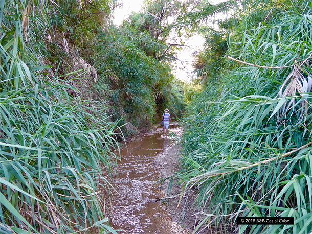 De toegang tot waterval Pego do Inferno