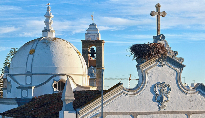 Oude beroemde brug in Tavira