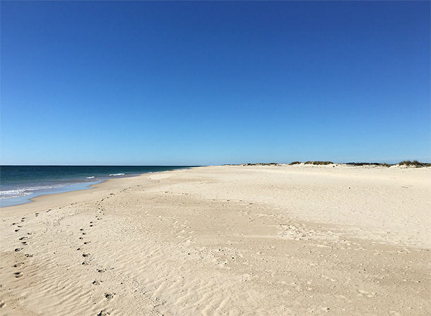 Praia da Terra Estreita bij Santa Luzia