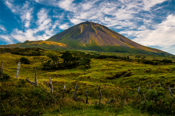 Pico eiland met de vulkaan Pico Alto