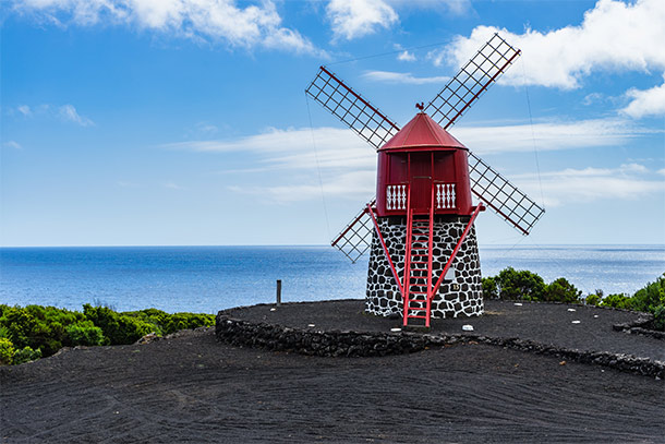 Traditionele windmolen op Pico