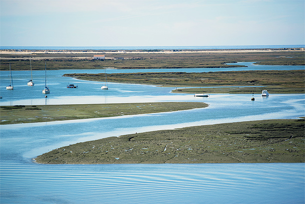 Natuurgebied Ria Formosa aan de kust in Oost-Algarve