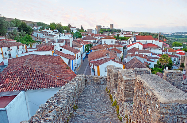 Het Middeleeuwse stadje Óbidos gezien vanaf de stadsmuur