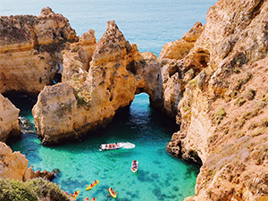 Boottocht langs de grotten in Algarve