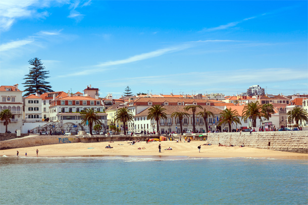 Strand en boulevard in Cascais