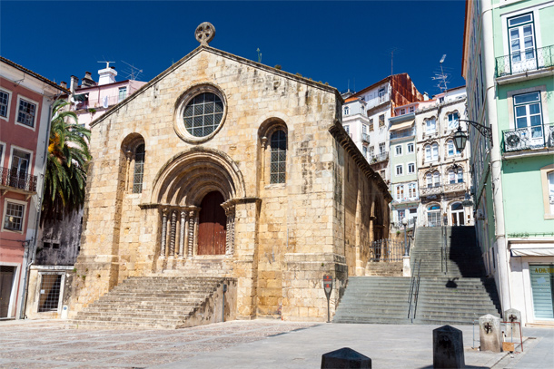 Igreja de São Tiago op het Praça de Comercio