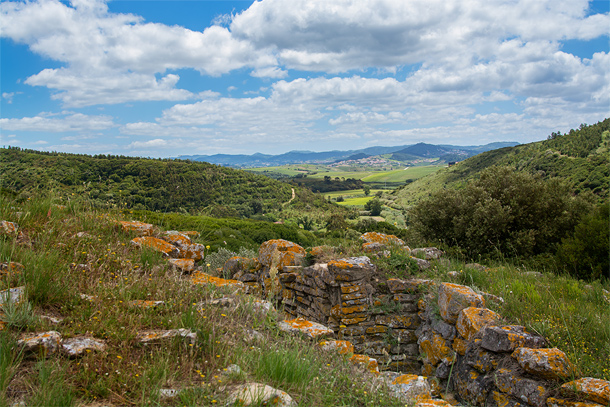 Restanten van de verdedigingslinies in het landschap rondom Torres Vedras