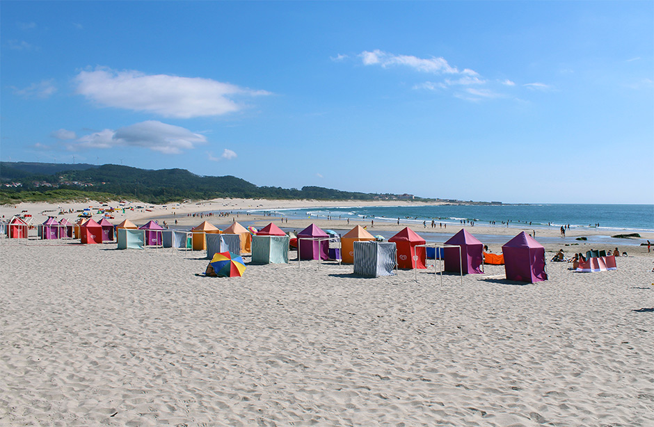 Zandstrand aan de boulevard van Vila Praia de Âncora