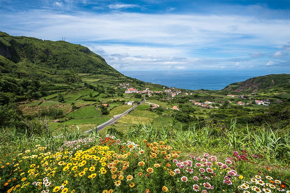 Kust van het eiland Flores