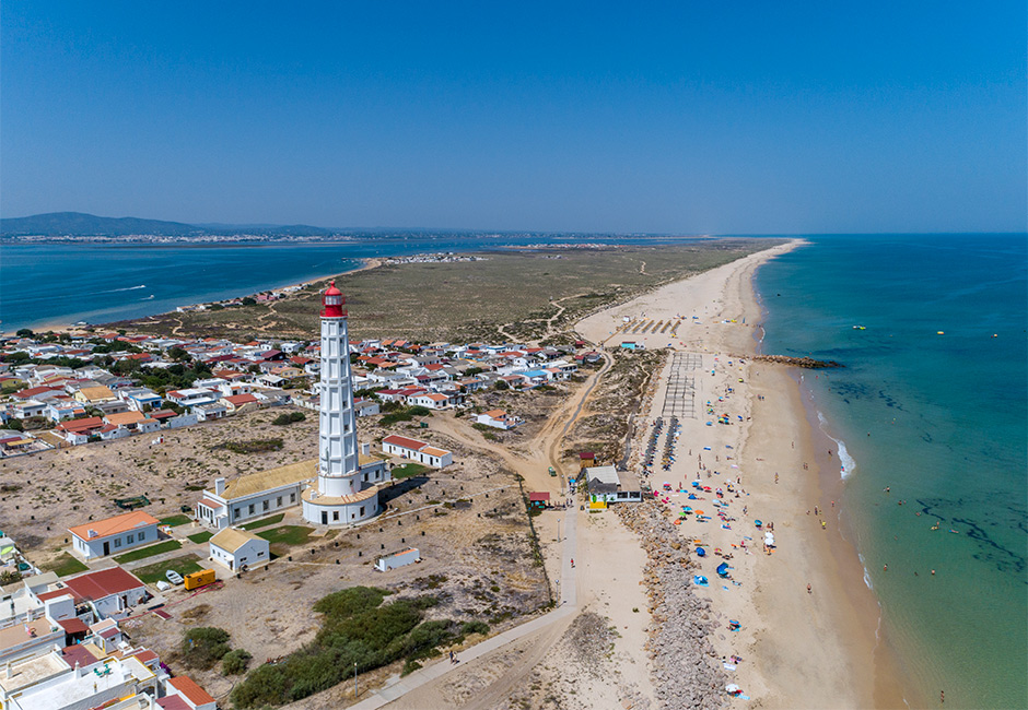 Vissersdorp Ilha do Farol op het eiland Ilha da Culatra