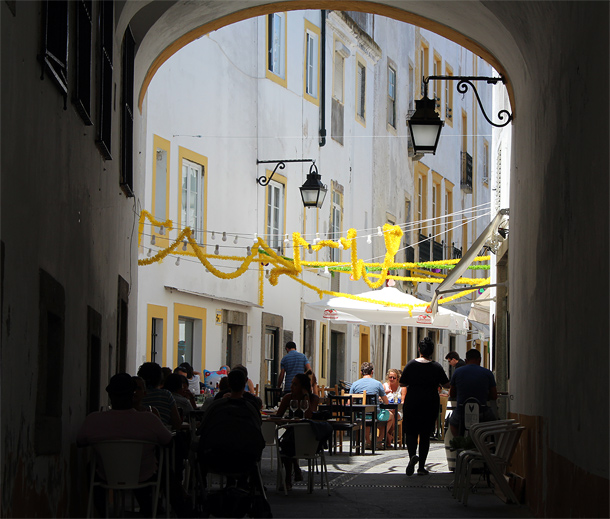 Gezellig straatje in Évora