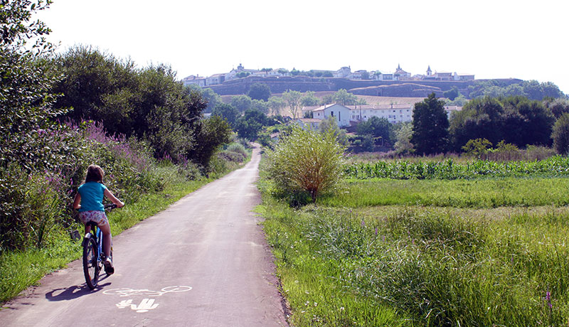 Fietspad in Noord-Portugal bij Valença do Minho