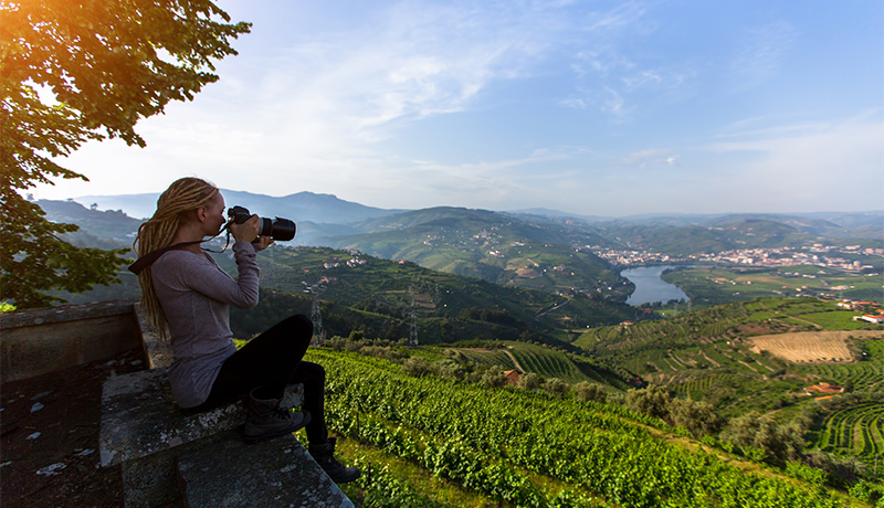 Fotograaf in de Douro-vallei, Noord-Portugal
