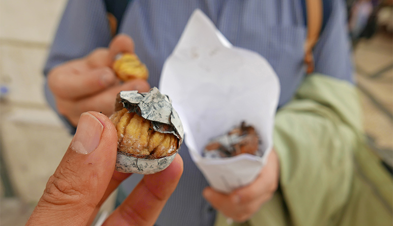 Geroosterde kastanjes, een Portugese delicatesse in de herfst