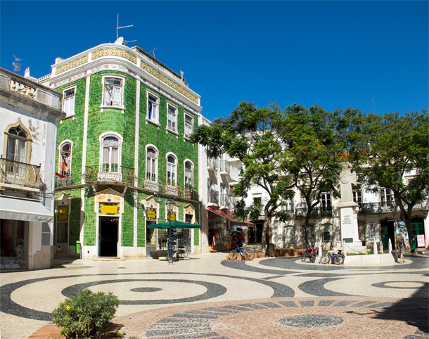 Boulevard en haven van Lagos