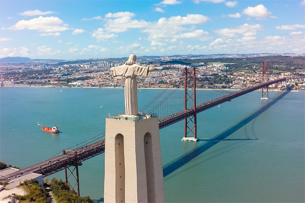 Monumento Cristo Rei en Ponte 25 de Abril