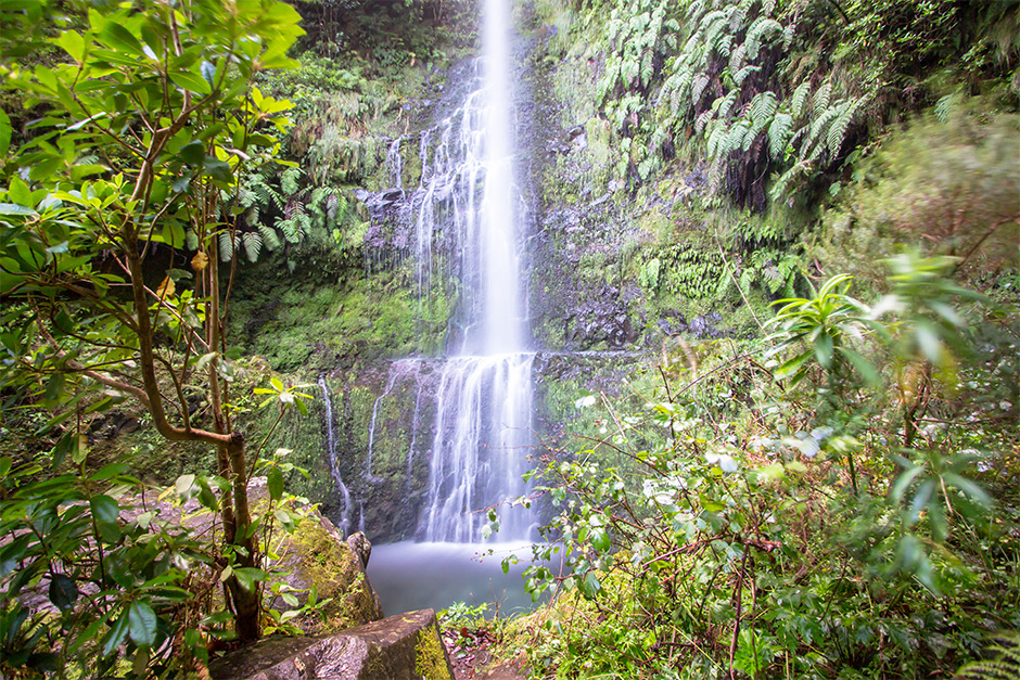 Waterval aan het einde van Levada do Caldeirão Verde