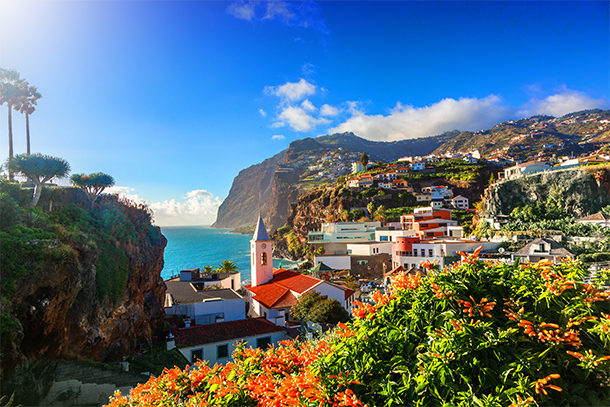 Het stadje Câmara de Lobos op Madeira