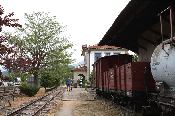 Start van de Ecopista da Linha do Tâmega in Arco de Baúlhe