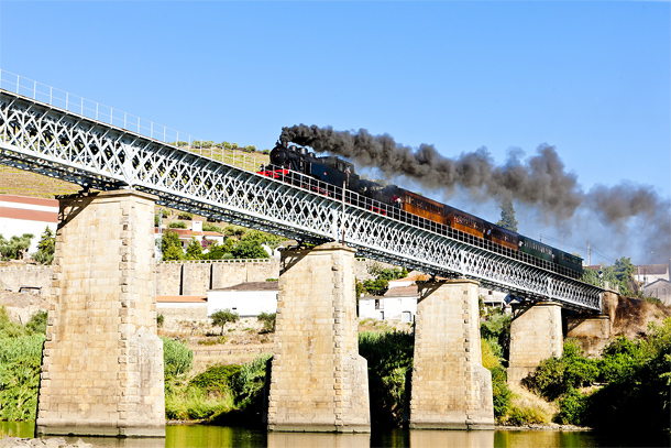 Historische stoomtrein in de Douro-vallei