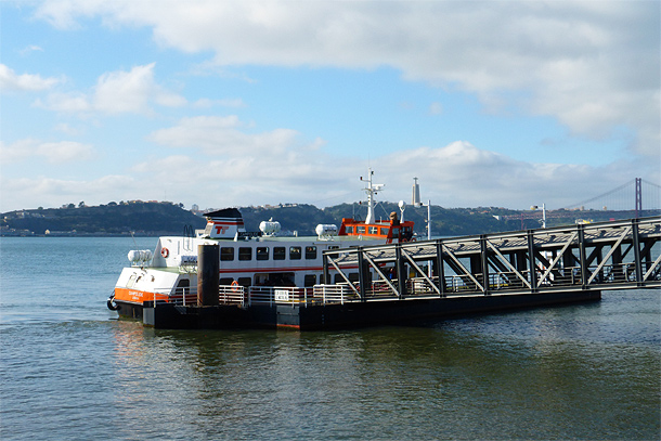 Ferry veerboot in Lissabon