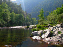 Kanotocht op rivier in Noord-Portugal