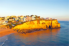 Winterzon over Carvoeiro in de Algarve