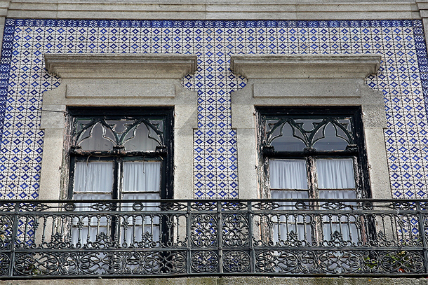 Azulejos op een woonhuis in Porto