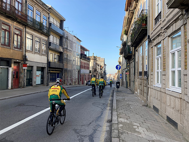 Fietsen in de binnenstad van Porto