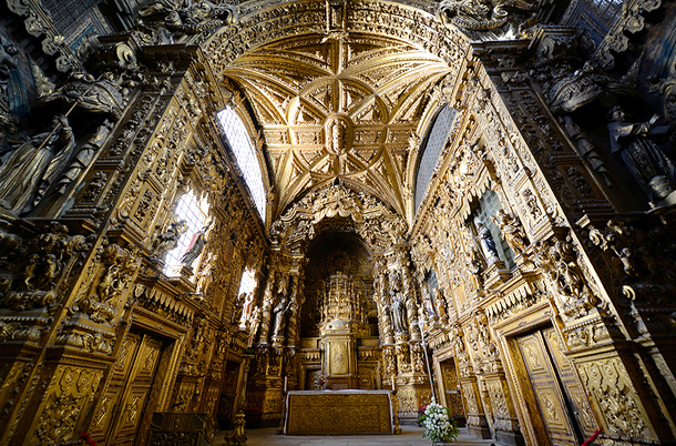 De binnenplaats van de Igreja de Santa Clara