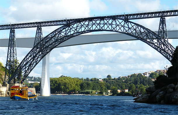 De brug Ponte Maria Pia