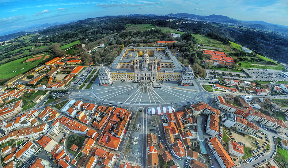 Luchtfoto van het paleis en klooster van Mafra