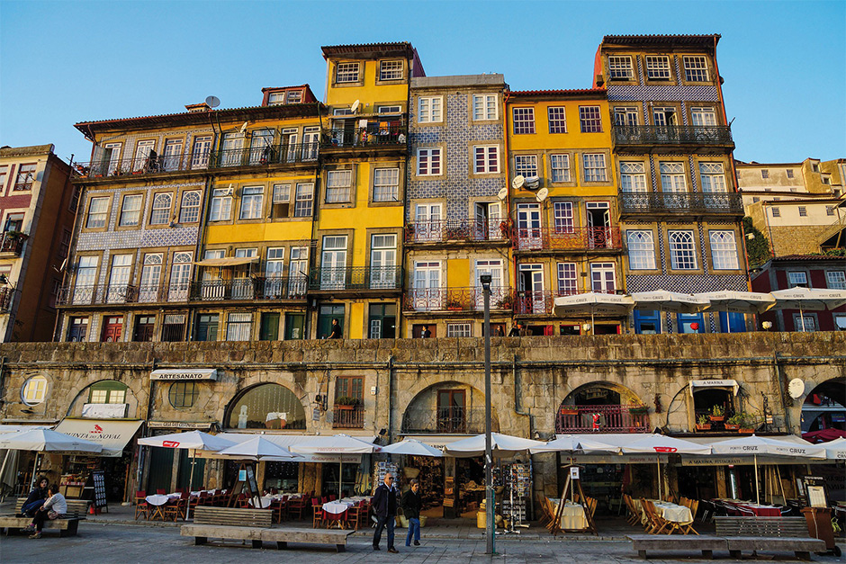 Porto: eettentjes langs de kade in Ribeira