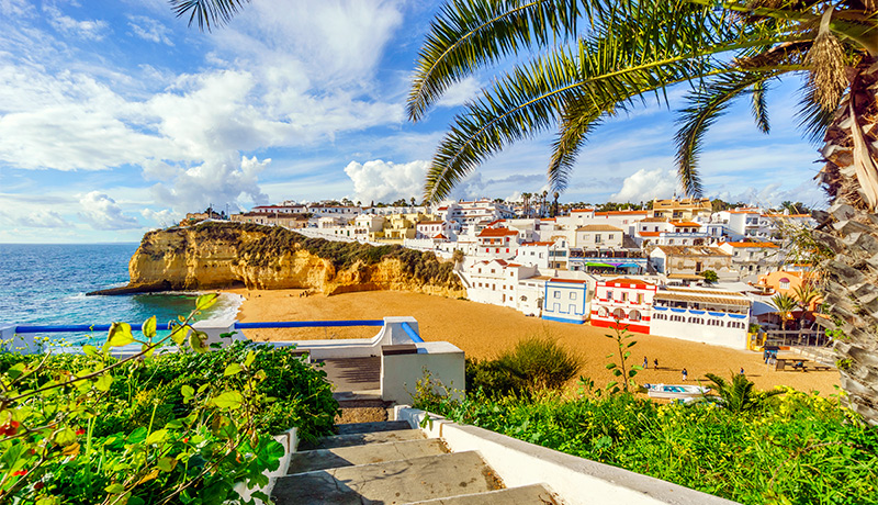 Badplaatsje Carvoeiro tijdens een rondreis door de Algarve