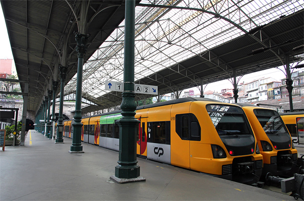 Treinen op het station São Bento in Porto
