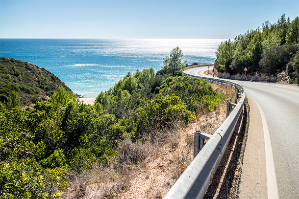 Weg langs de kust van de Algarve