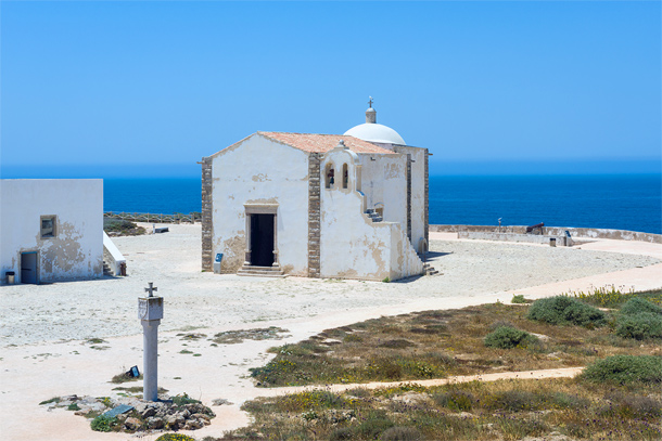 Kerkje binnen het fort van Sagres