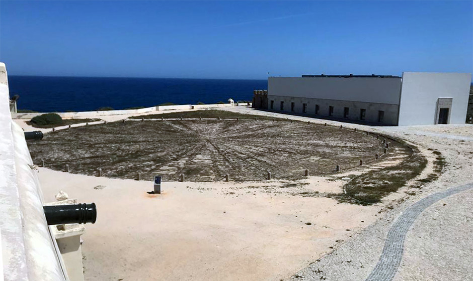 Windkompas binnen het fort van Sagres