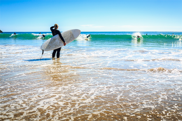 Surfers bij Praia do Beliche