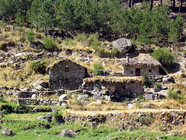 Herdershutjes in het dal van de Zêzere